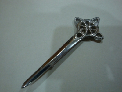 KILT PIN